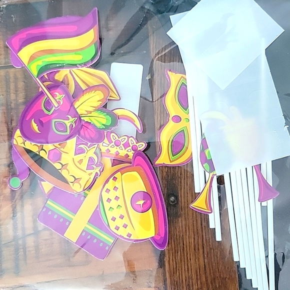 Mardi Gras cupcake decorations New in Package NWT total of 12 purple green gold - Picture 3 of 3